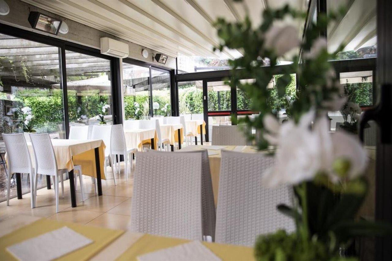 Ih Hotels Milano Eur - Trezzano Sul Naviglio Extérieur photo