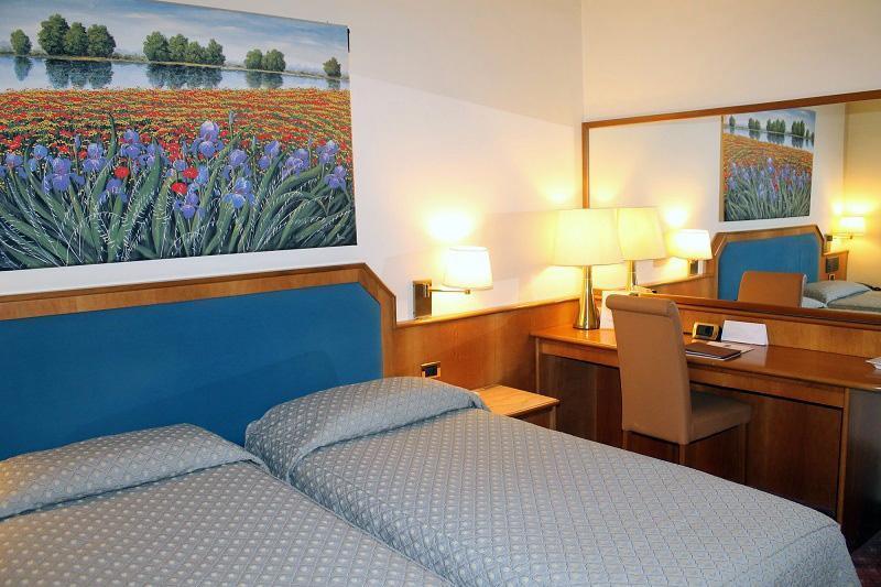 Ih Hotels Milano Eur - Trezzano Sul Naviglio Extérieur photo