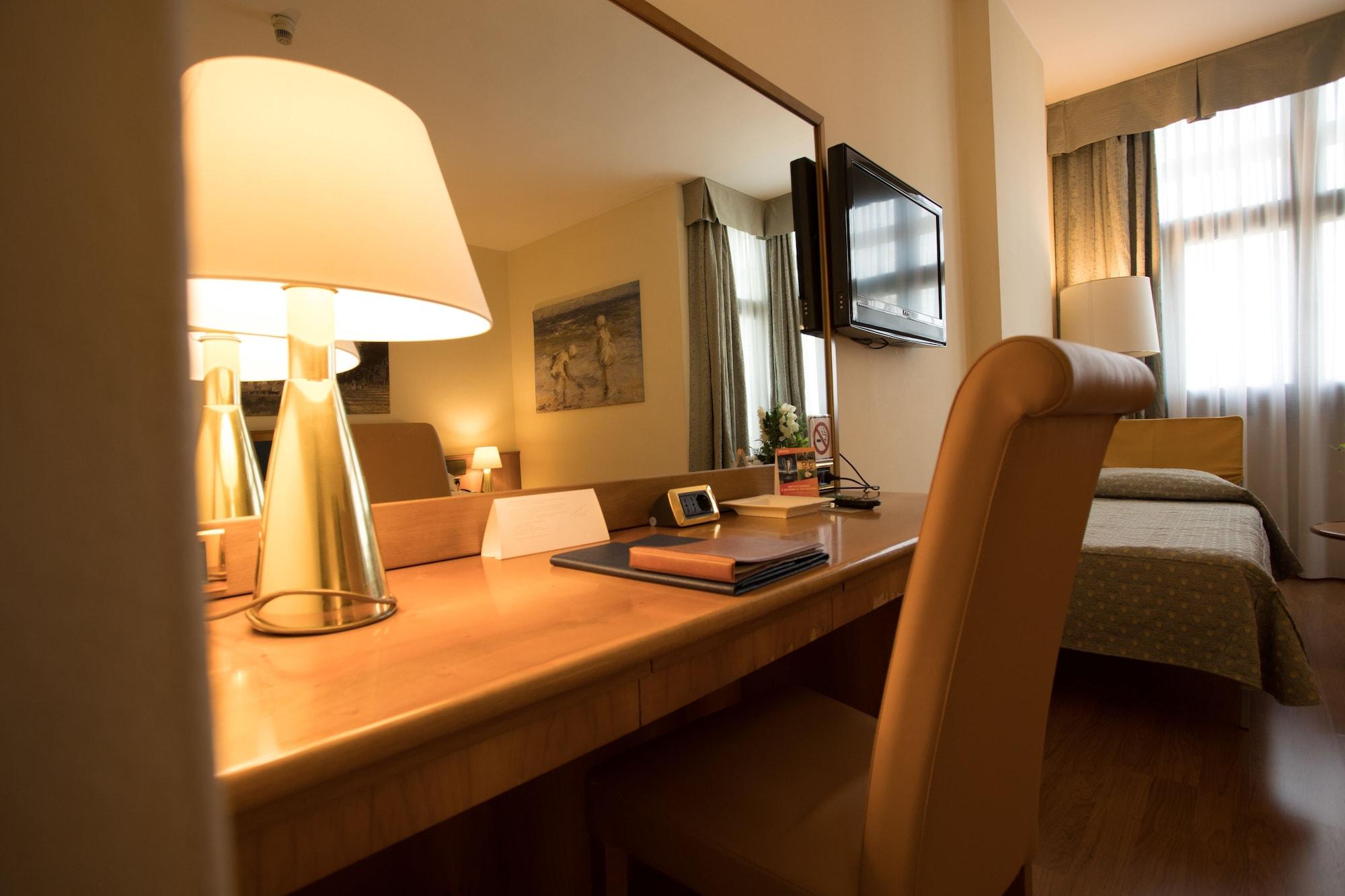 Ih Hotels Milano Eur - Trezzano Sul Naviglio Extérieur photo