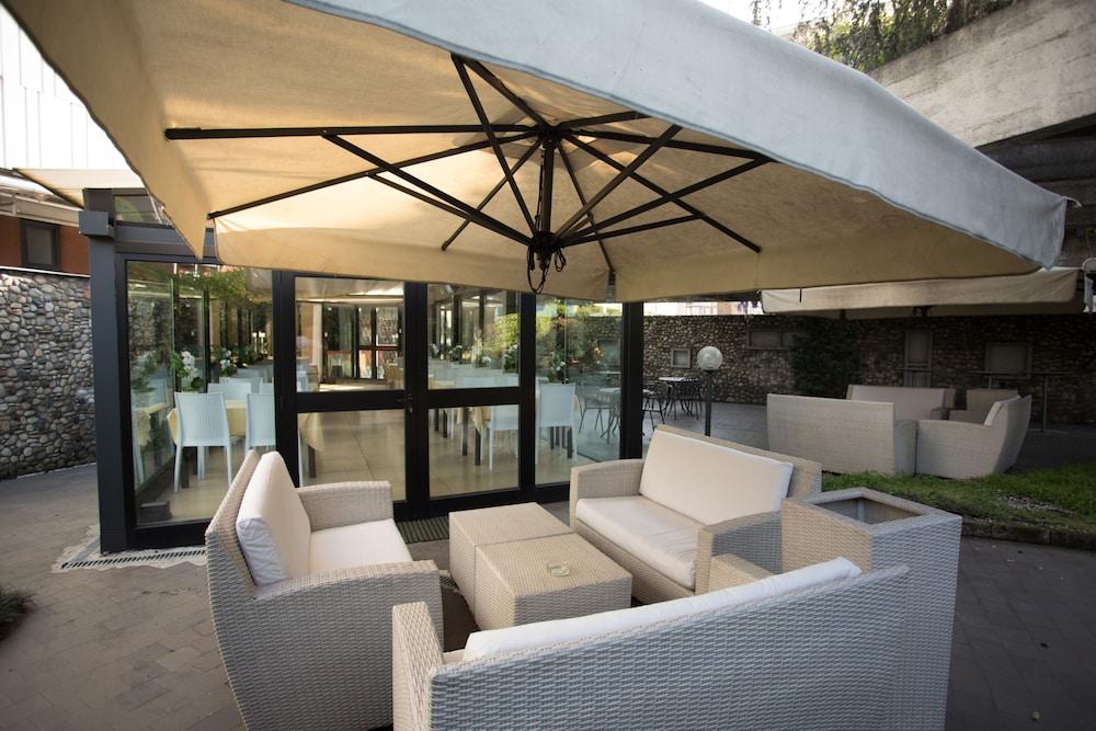 Ih Hotels Milano Eur - Trezzano Sul Naviglio Extérieur photo