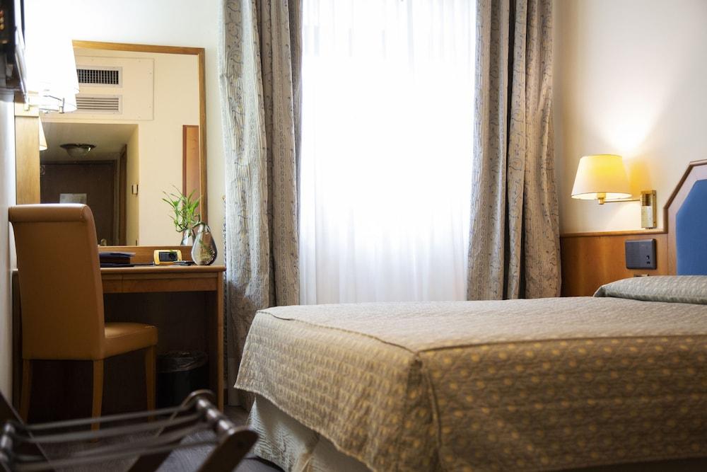 Ih Hotels Milano Eur - Trezzano Sul Naviglio Extérieur photo