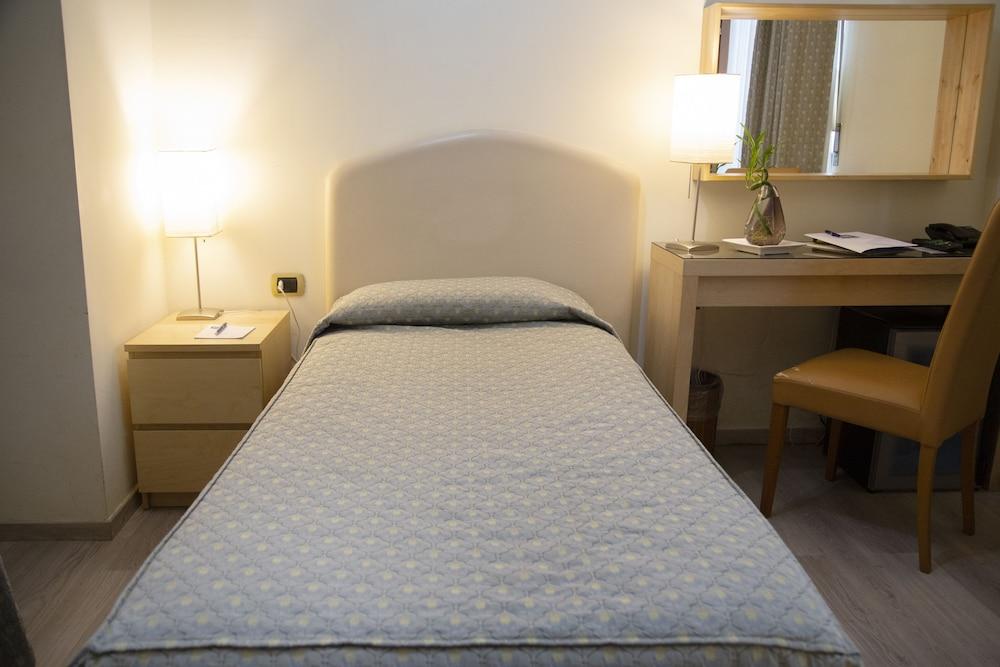 Ih Hotels Milano Eur - Trezzano Sul Naviglio Extérieur photo