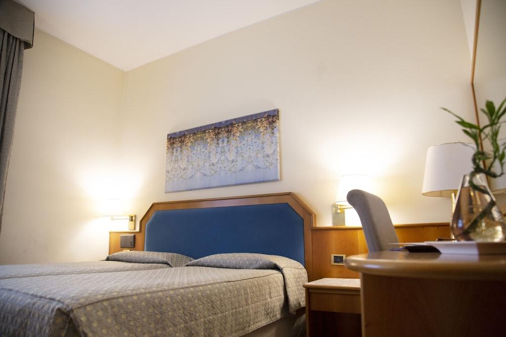 Ih Hotels Milano Eur - Trezzano Sul Naviglio Extérieur photo