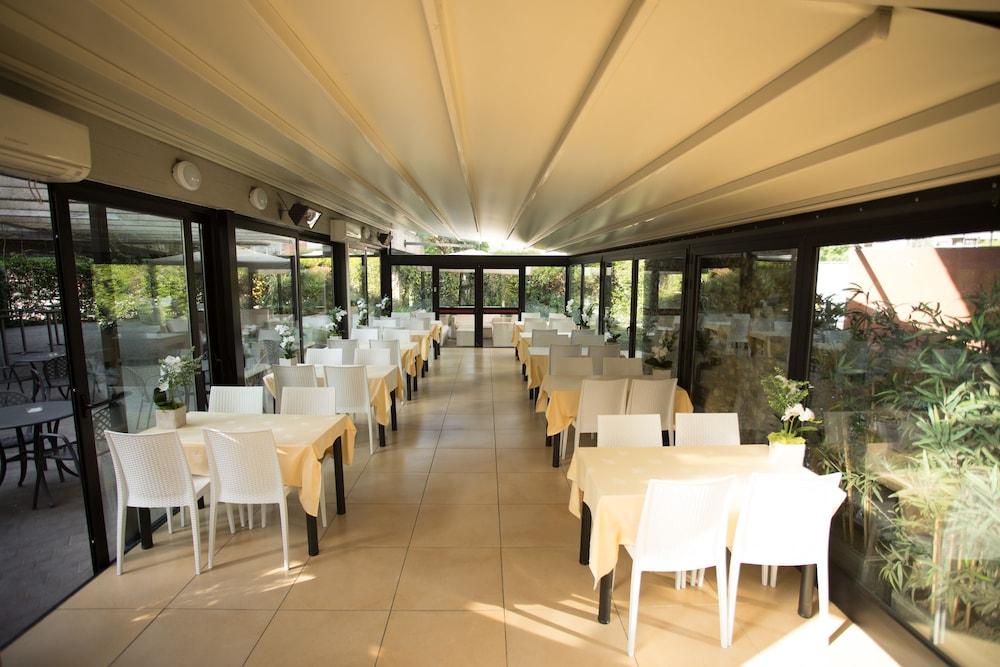 Ih Hotels Milano Eur - Trezzano Sul Naviglio Extérieur photo