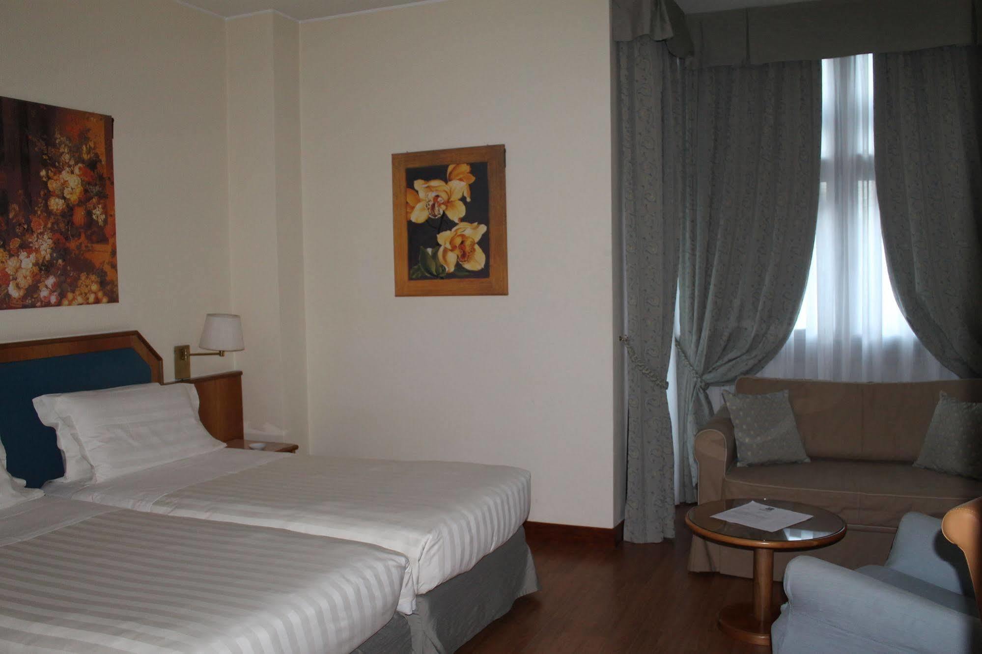 Ih Hotels Milano Eur - Trezzano Sul Naviglio Extérieur photo