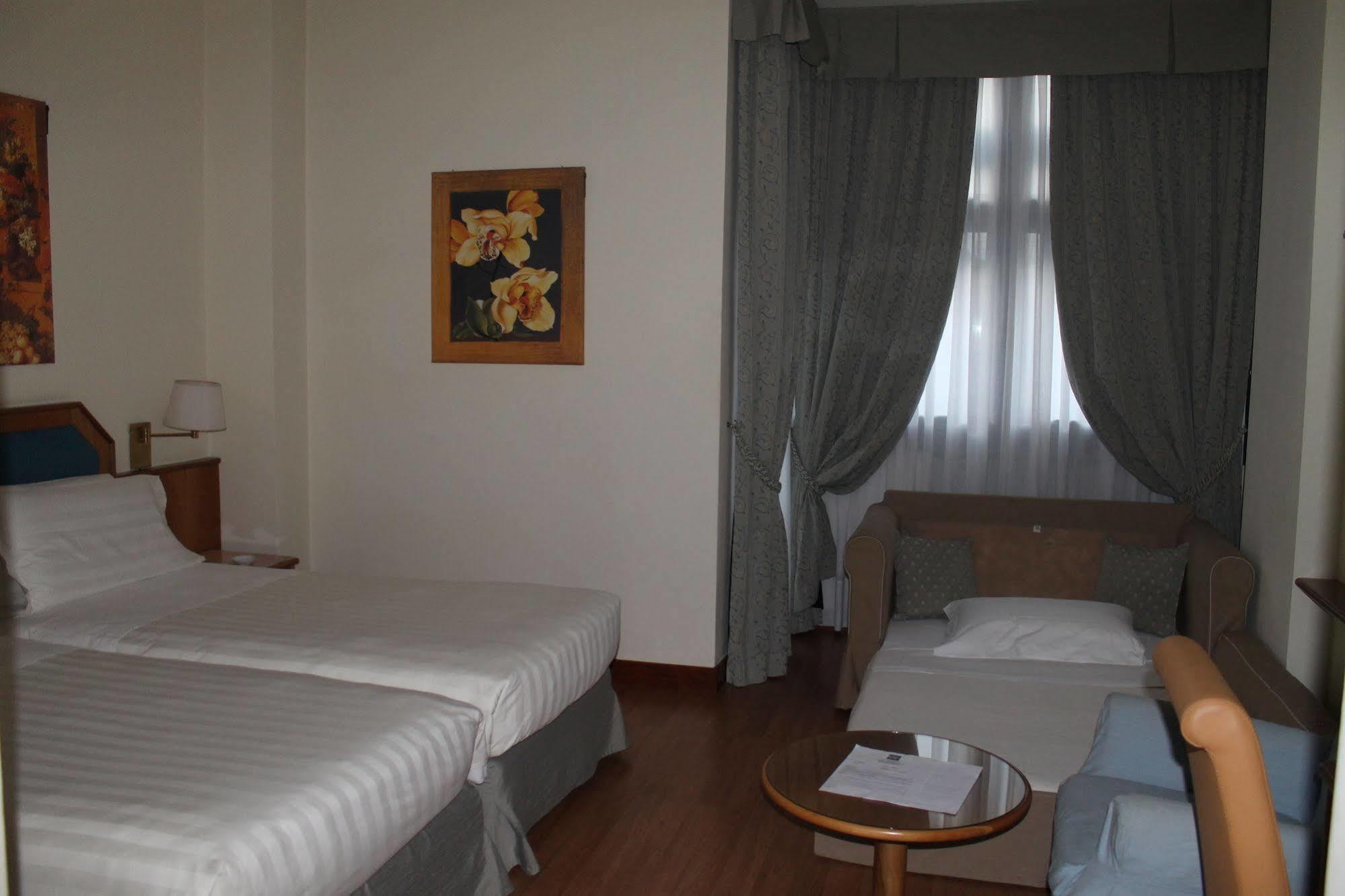 Ih Hotels Milano Eur - Trezzano Sul Naviglio Extérieur photo